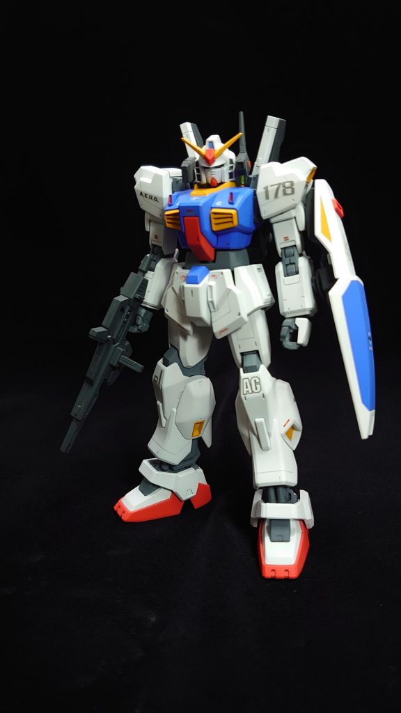 HGUC ガンダムMK-II(リバイブ版)に筋彫りを少し追加＆各所に0.5ミリプラ板を噛ましてなんちゃんって延長のみです。