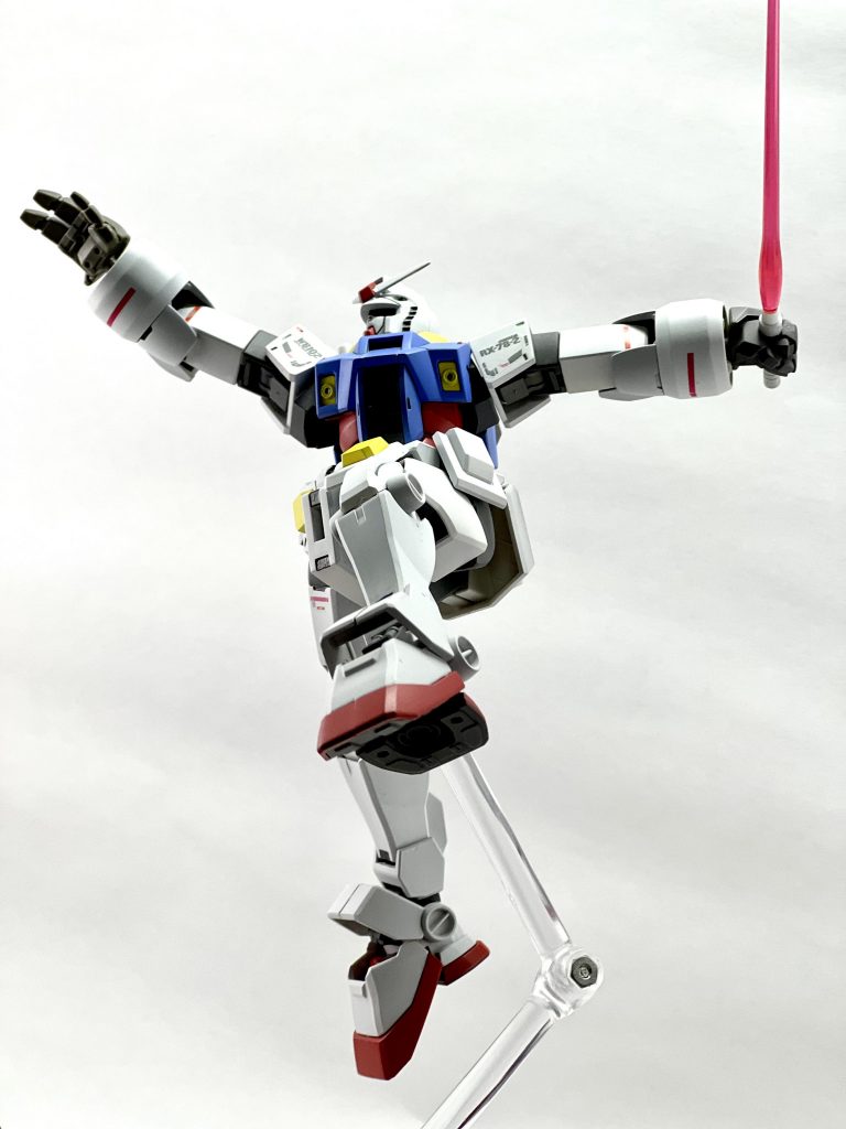 アクションポーズ。ベースが最新キットなんで大抵のアクションはこなせます♪