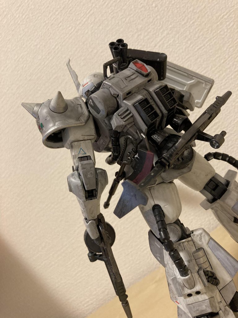 腰にザクマシンガンをつけれるように少し改造しました。