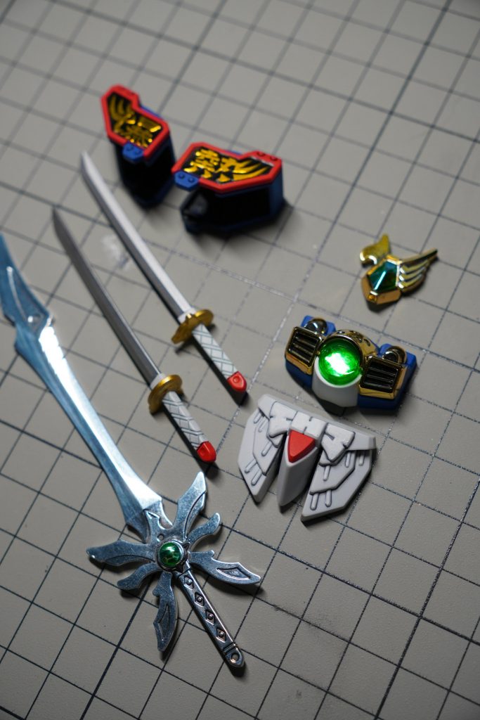 List of swords and gadgets: 炎水の玉、鳳来鶴、爆熱の紋、爆裂刀、熱破刀,And most importantly - 石破天驚劍!