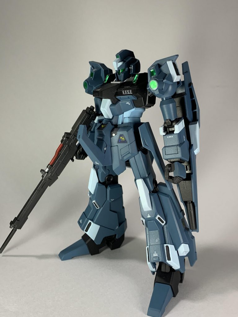 バックパック無し状態つよつよ量産機感出てるのが良きです。一応系列に当たる、ライトニングガンダム感も出ます