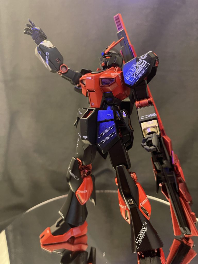 カメラアイはブラックライトで光ります👁