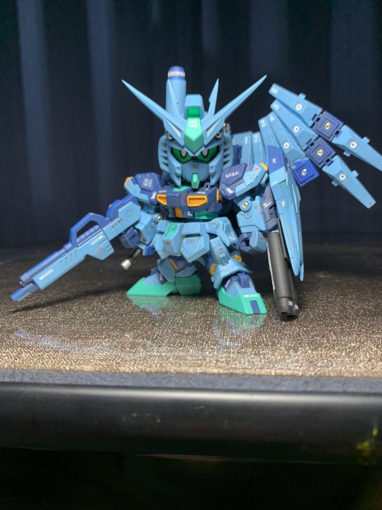 左のインコムラックを外してファンファンネルの装備もできます。