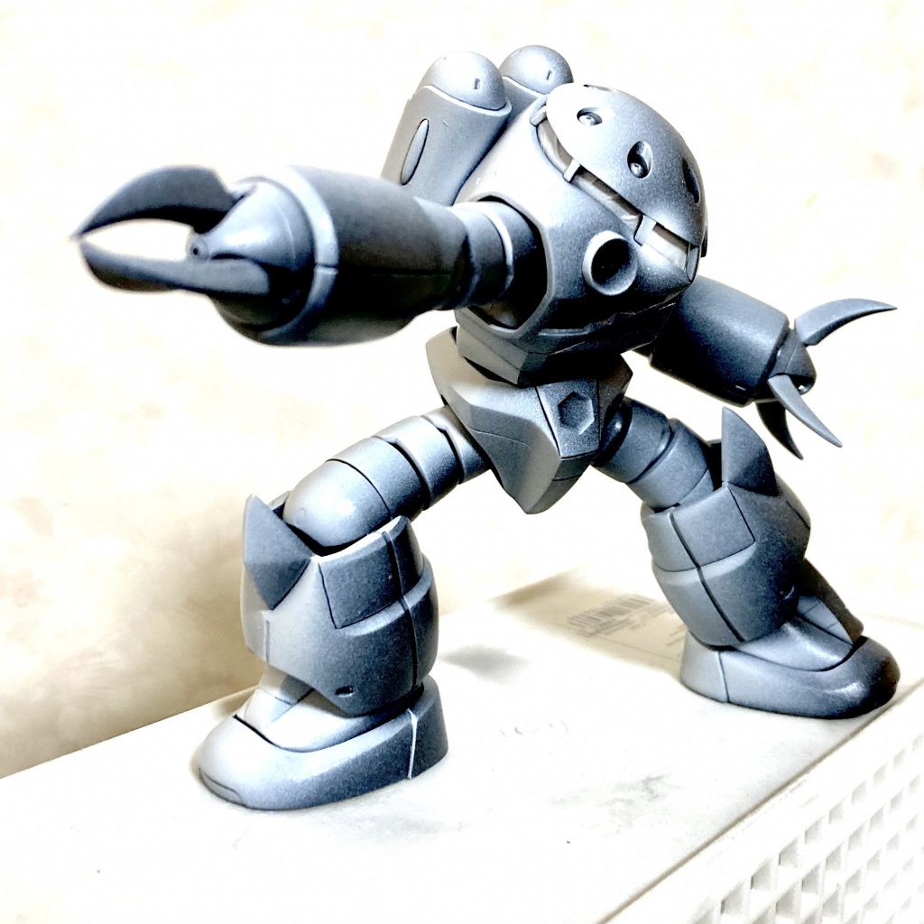 黒下地にハイライト入れてから塗るいつもの手抜き…陰影強調塗装です。モノトーンにしてからクリア系塗料で色付けしてます。