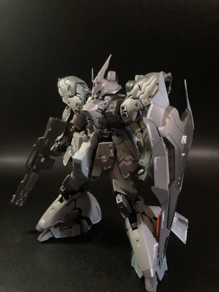 スジボリによるパネルラインを追加してますが、ほぼ色分けの為の線引きのような使い方をしています。