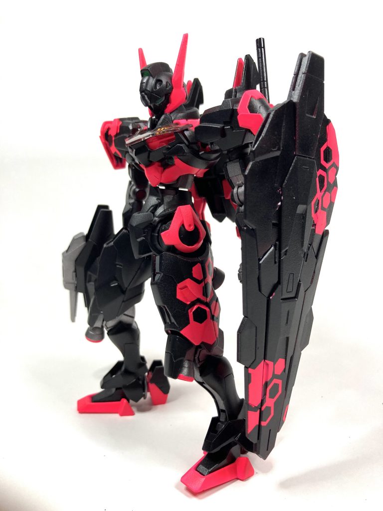 メインはブラックと蛍光ピンクです、フレームはシルバーにブラックを混ぜて作ったガンメタを使ってます(アクリジョンでガンメタ欲しいですよね)
