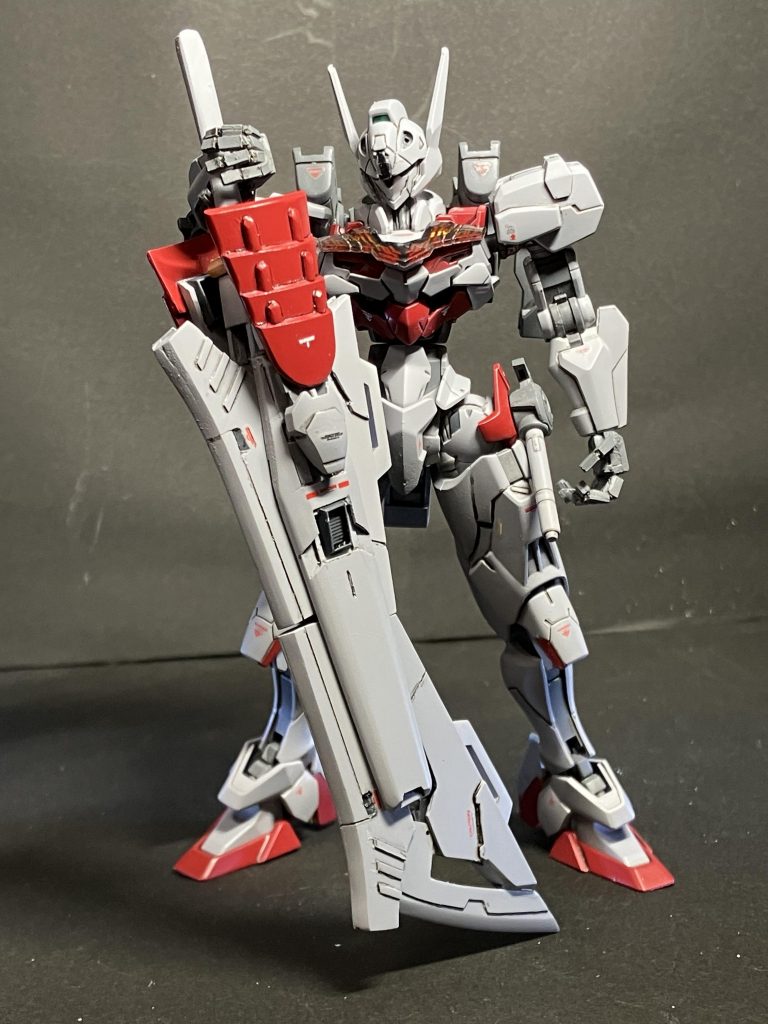 今回メインの大剣です。刀を中心に複数パーツを組み合わせてこの形になります。