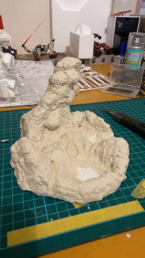 石粉粘土で岩のような形に造形!もはや想像力無さ過ぎてわからん!