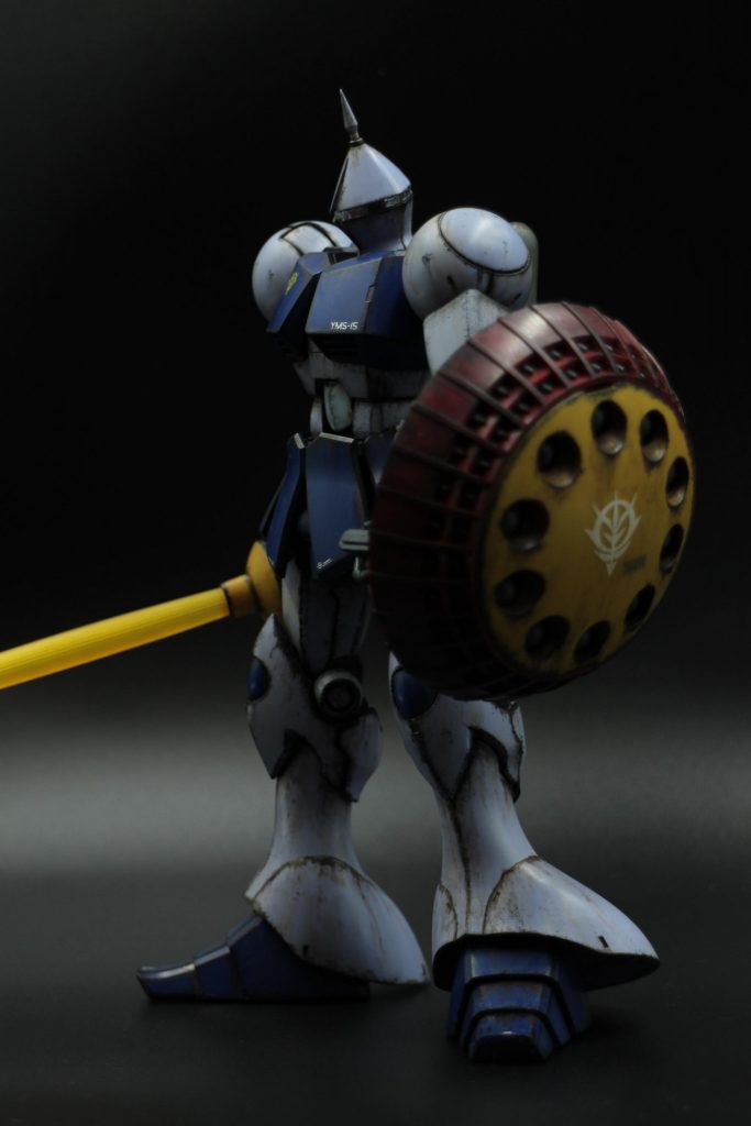 ギャン単体。素組みですがスタイル抜群です。