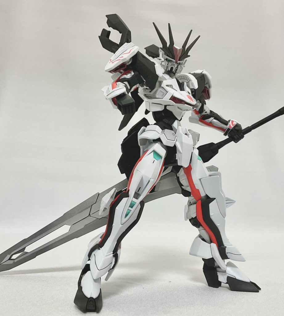 このスタイリッシュなシルエットに武器が大剣…シンプルなかっこよさが凄く好きです🙂