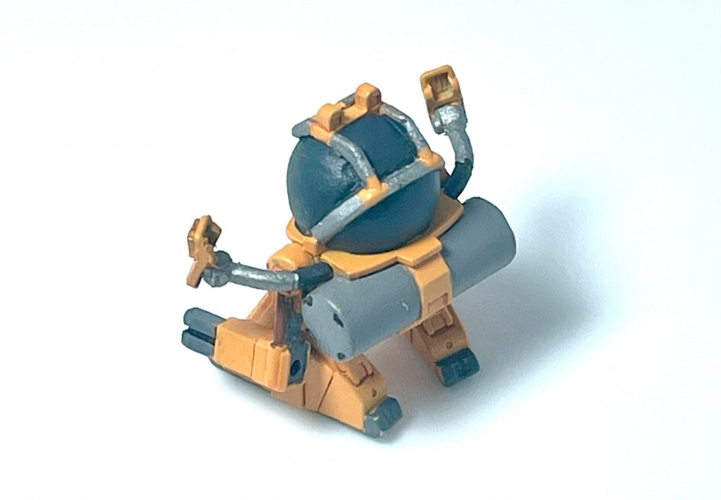 ベースの黄色以外は全て筆塗りです。