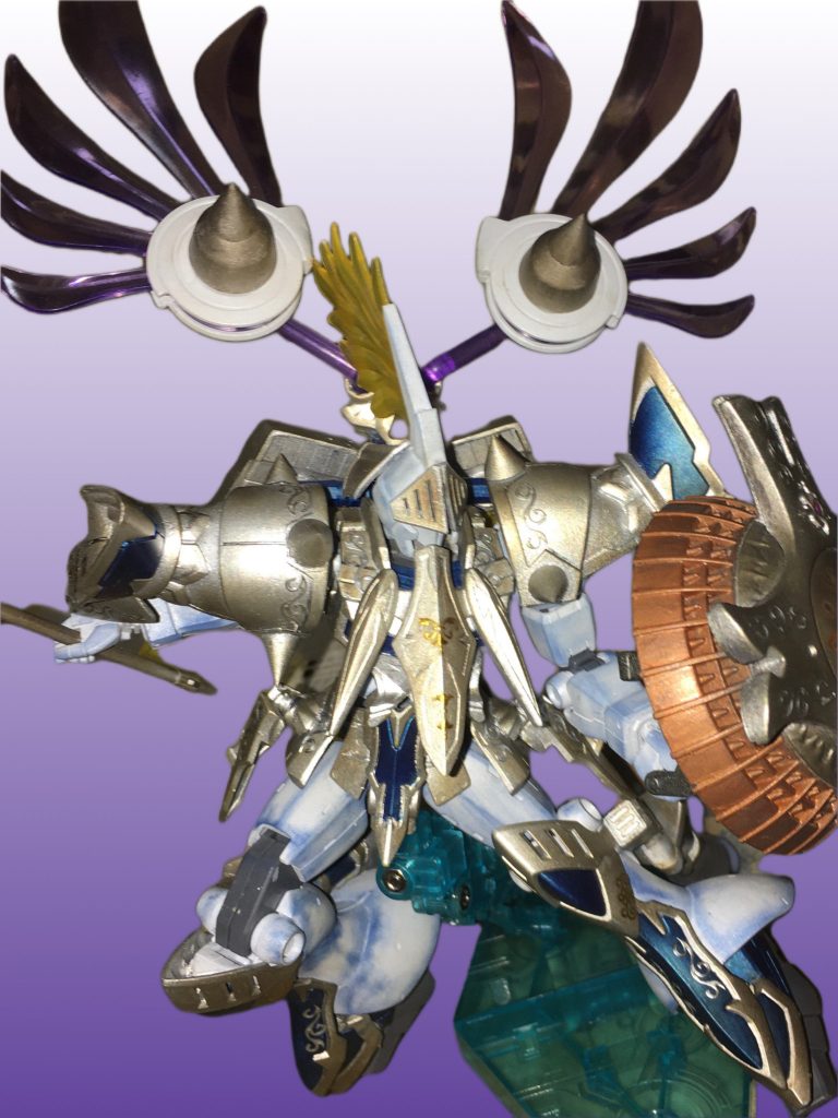 ギャン特有の盾も某ゲームキャラの盾を流用。お好きな方申し訳ない。