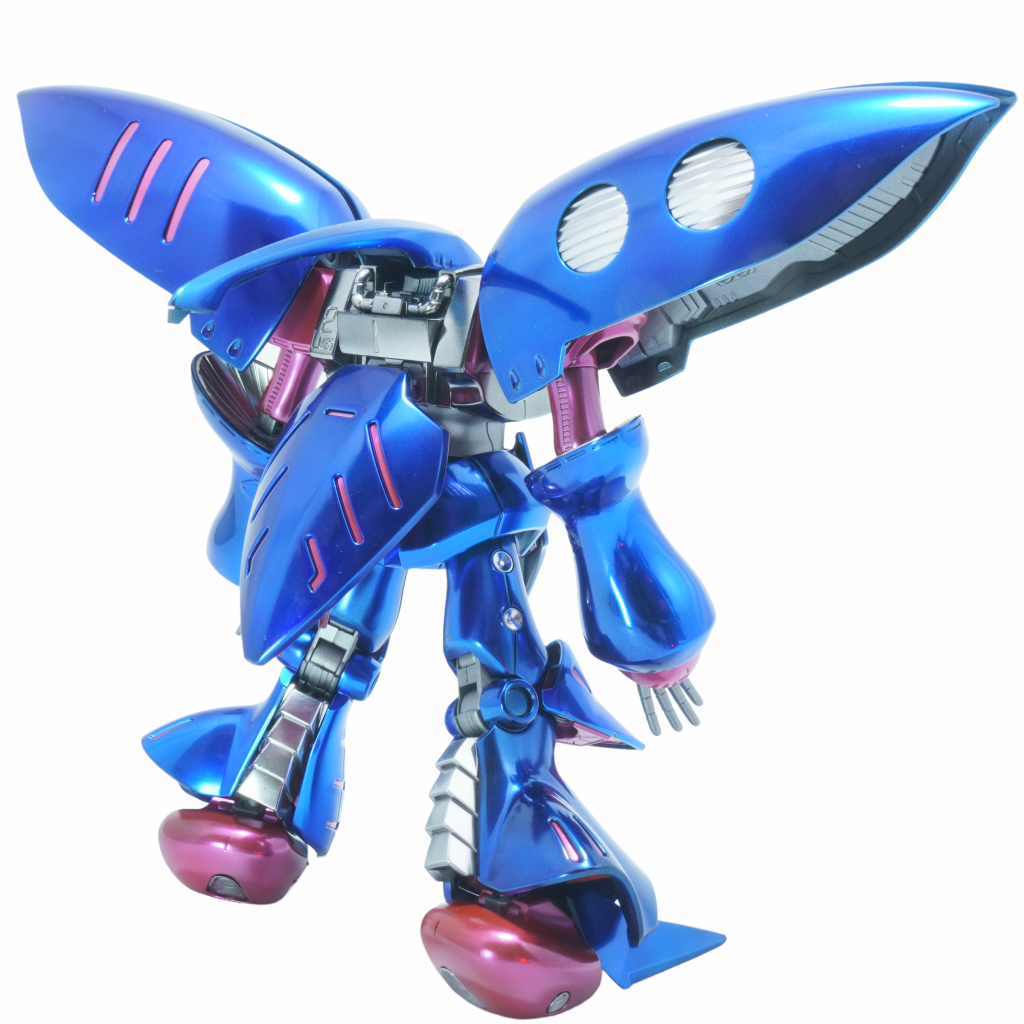 ボーンペイントのフィニッシュクリヤブルーは中々色がのらなくて何度も重ね吹きしました。さらにクリヤーコートも重ねたので、塗装がかなり厚ぼったくなってしまいました。