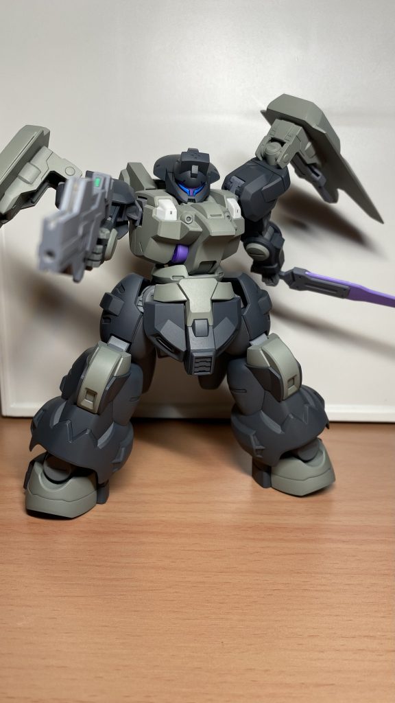 後から気付いたんですが、写真のライフルのパーツが上下逆になってます…