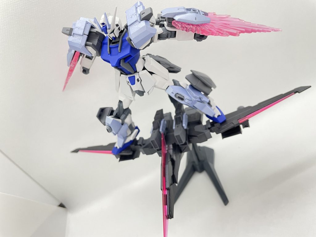 エクシアみたいな立ち回り+αでリフターとの連携と、見栄えのする面白い戦いをしてくれそうな機体に仕上がりました。