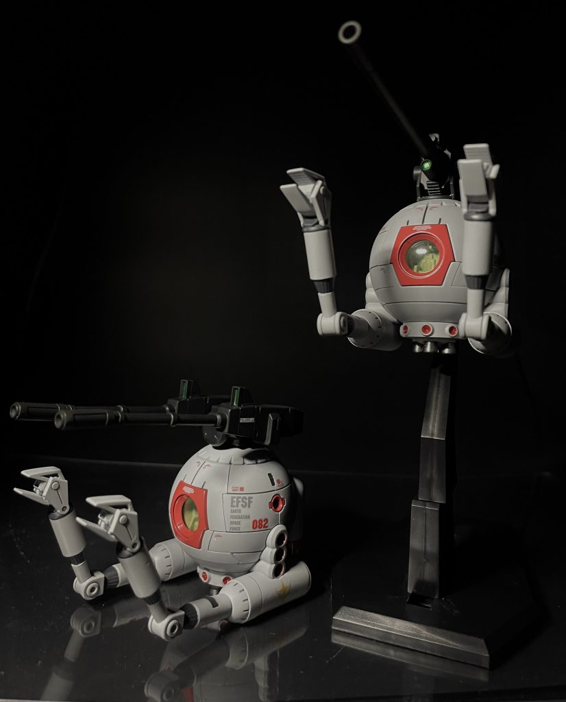 正面ショット。アームのモールドが甘く、スジボリ彫り直しが面倒なのでディテールアップパーツとプラパイプで一部スクラッチ。他は素組です。