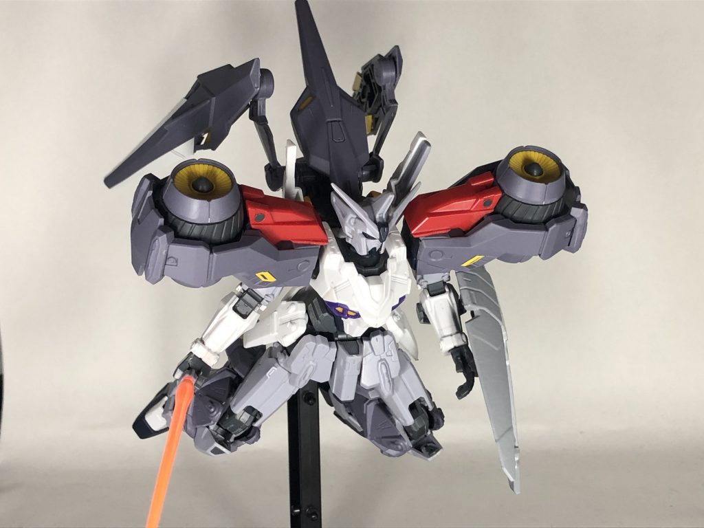 ガンダムジェミニ・ガンダム02大気圏内の戦闘に特化させたカスタム。背面のバインダーは姿勢制御がメインだが、ビームガンを内蔵されているため、手持ちはもちろんのこと、バインダーに装着されたまま使用することも可能としている。