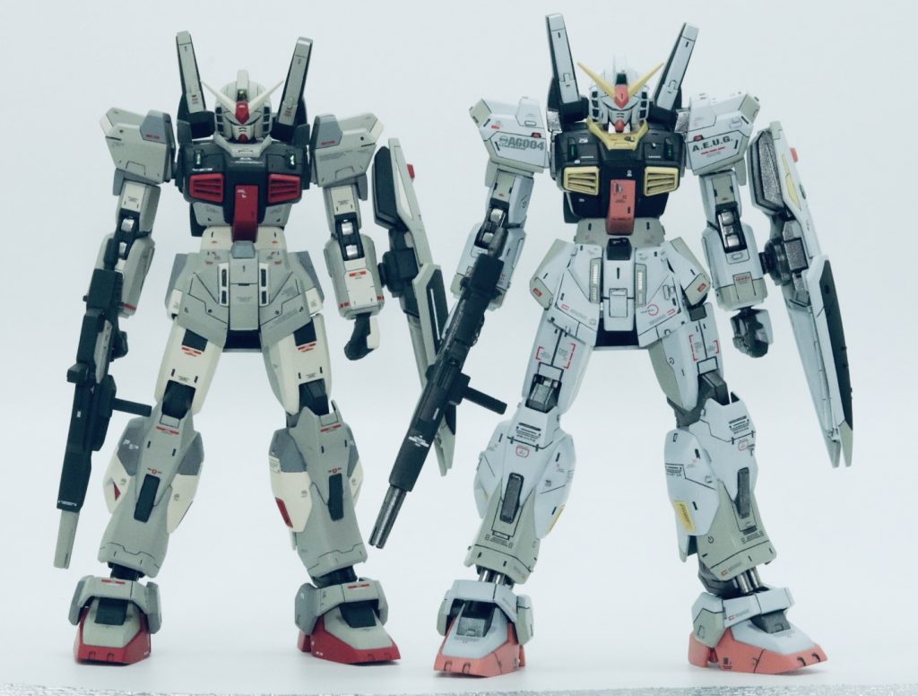 ちなみに前回のMKⅡ(スーパーガンダム)と比較。あ、そう言えば太もも削りこんで少し細くしてました。忘れてた。