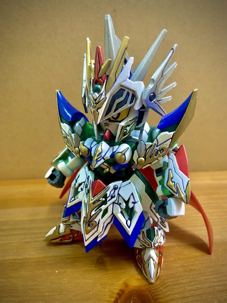 SDワールドヒーローズ系はいつもですが、金のレリーフはマスキングをする精度と根性を持ち合わせていないので筆で塗ってます。また、墨入れを少ししつこめにしてレリーフ強調&塗りムラを誤魔化し。