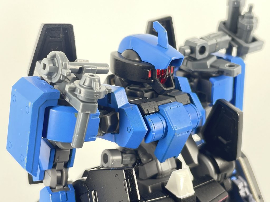 カラーリングはガンダムマーカー＋エアブラシブラック・ライトブルー・ホワイトなど