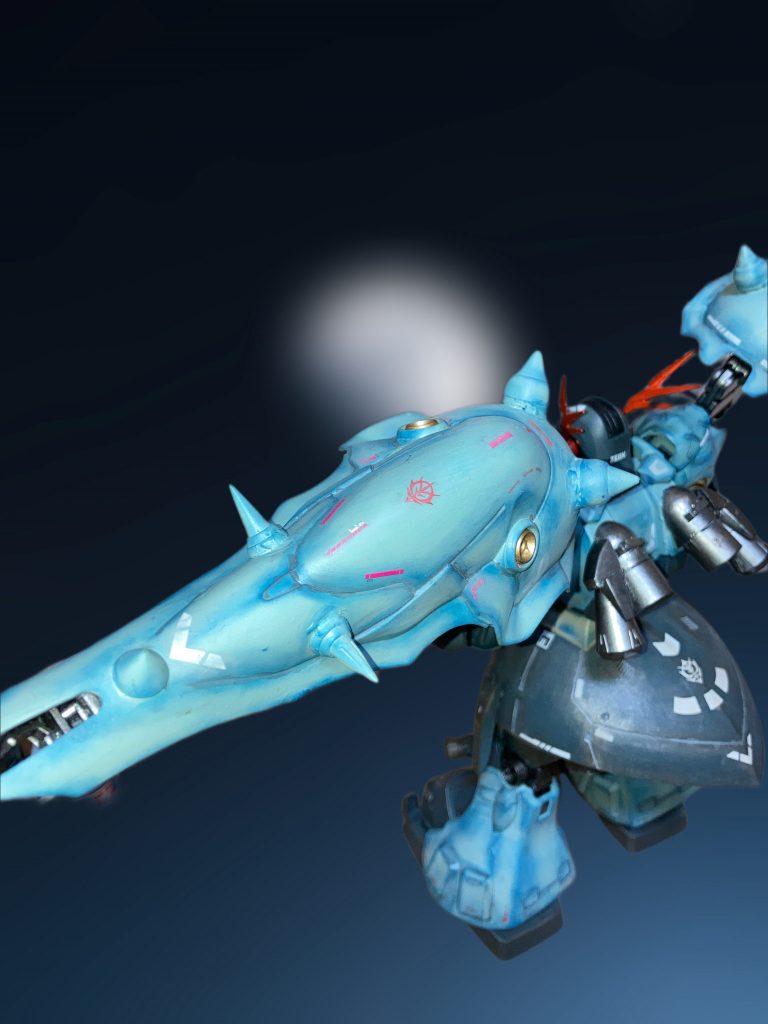 バインダーはお約束のクシャから。中身にアプサラス感を出すため球体のパーツを仕込めるだけ入れたらめっちゃ重くなりました。なんとか自立はできましたが、バランスを崩しやすいです。