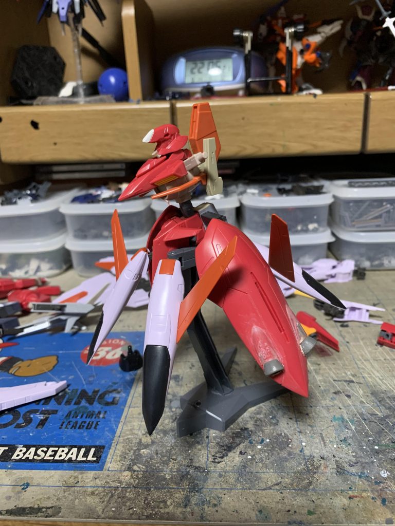 まずは改造途中で放置してた上にパーツ取りで完全にジャンクとなっていたアルケーガンダムを引っ張り出して、端白星のパーツを取り付けます。