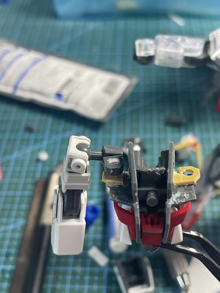 参考までに今回行った改造はこんな感じになります。ボールデンアームズの使わないパーツと市販パーツのボールジョイントパーツなどで作れます。