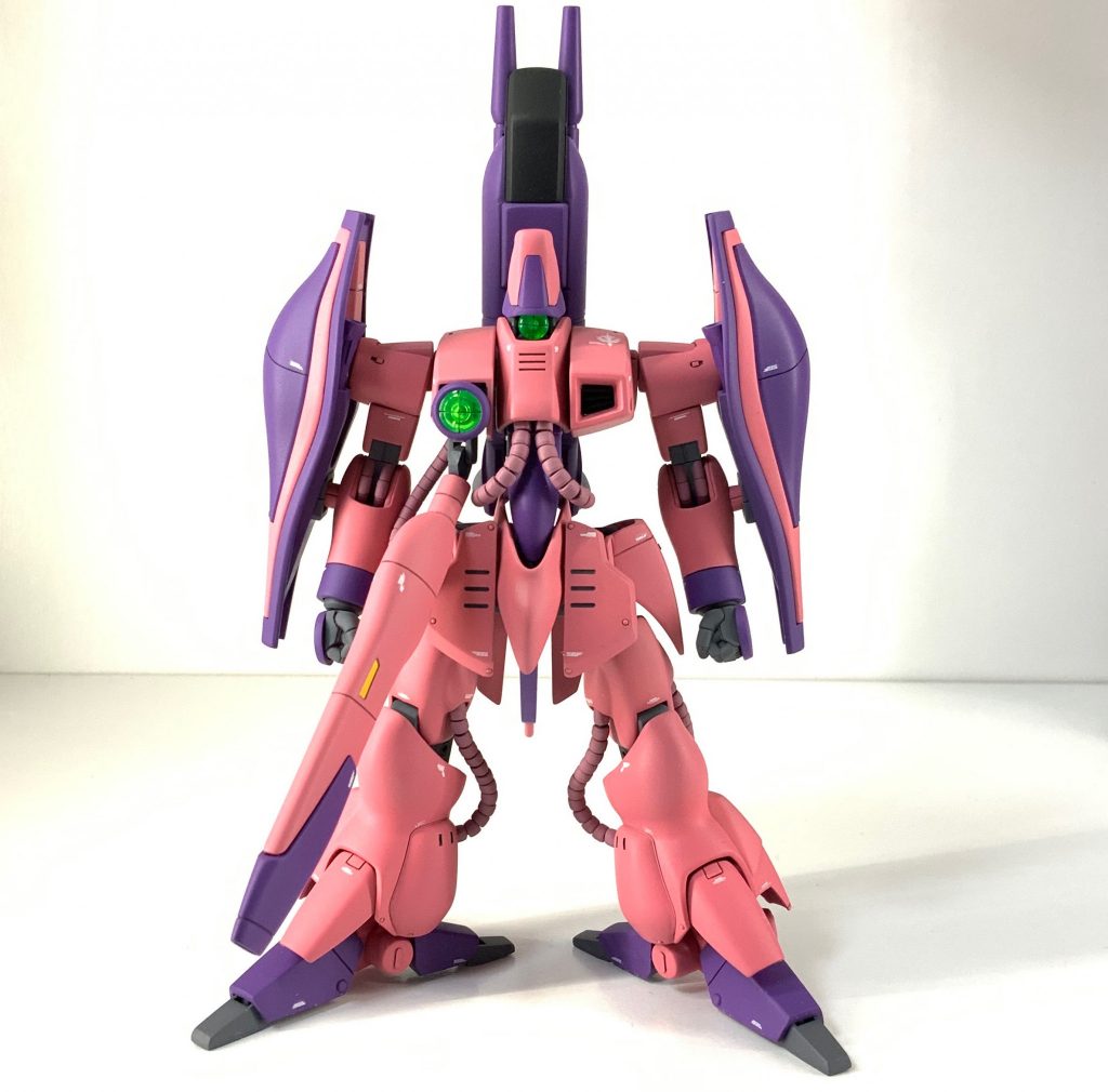 パーツ変更は　①胸部と脚部のゴムパイプを別売りのプラパーツへ　②握手を別売りパーツへ