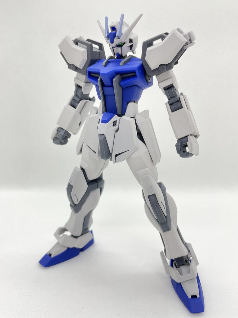 MBF-RP105 ストライクアズールGAT-X105の汎用性や実績、基礎設計の信頼性の高さを評価したオーブのモルゲンレーテ社により再生産された2体目のコピー機。時勢に合わせてバッテリーの改良(当時水準のパワーエクステンダー搭載)やVPS装甲の実装などでエネルギー関係の弱点をある程度克服してます。