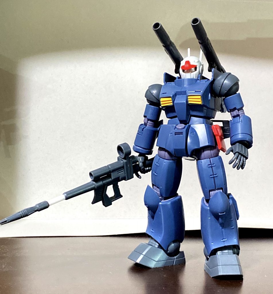 制作工程です。未塗装だとほぼ初期型なのがよく分かります。リバイブ版からは頭の一部、胸部ダクト、肩、手、腰サイドアーマー、スリッパ、ビームライフルを使用。グリップ位置調整や脚部グレネードラックはこの時点では想定してませんでした。