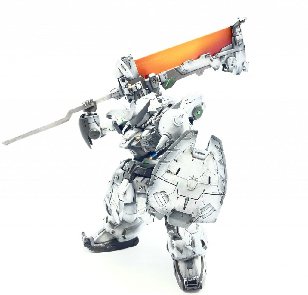 今回はジオン系のパーツを使いジオンぽさと重厚感を狙いつつ、自分好みのガチムチスタイルにしてみました名前の白狼はジオン風カスタムからシン・マツナガカラーにした為に名付けました