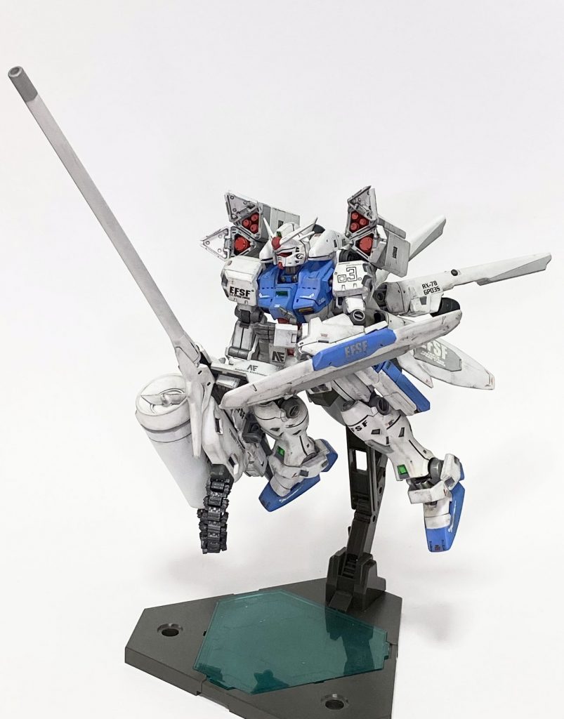 背中はMSGのミサイルポッドを使用。オーキスのコンテナは1/550でもオーバーサイズすぎました。