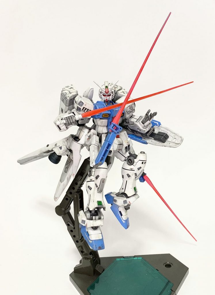 サブアームは先端にビームサーベルを装備。 なんだか近接装備が貧弱だなと思ったので追加。