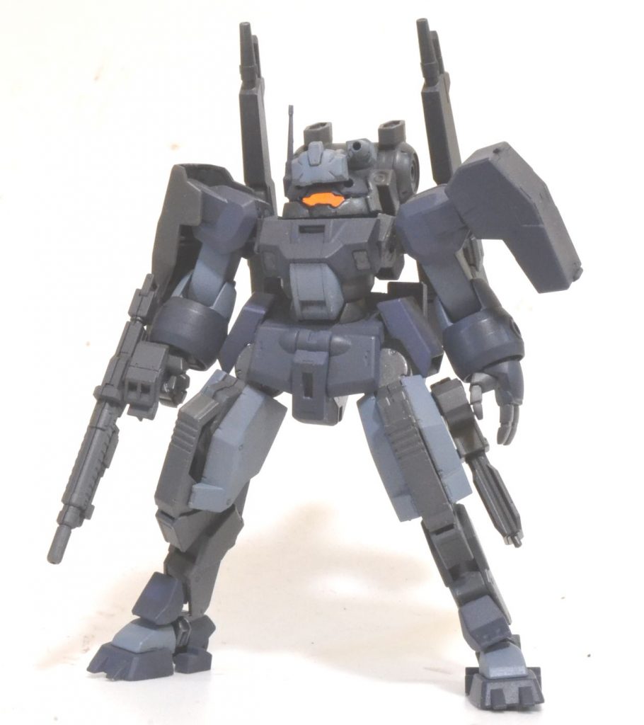 ■陸戦モードデミトレーナーには今風の太い太ももがあいそうだったのでかねてより何かに使おうと思っていた境界戦機のブレイディハウンドを使いました。どちらも海老川デザインなので不安はなかったですwちなみにジョーハウンドも似た形状ですがもっと太いです。色は後述する他のモードでも合うようにと考えた結果、ジェスタ風にすることにしました。