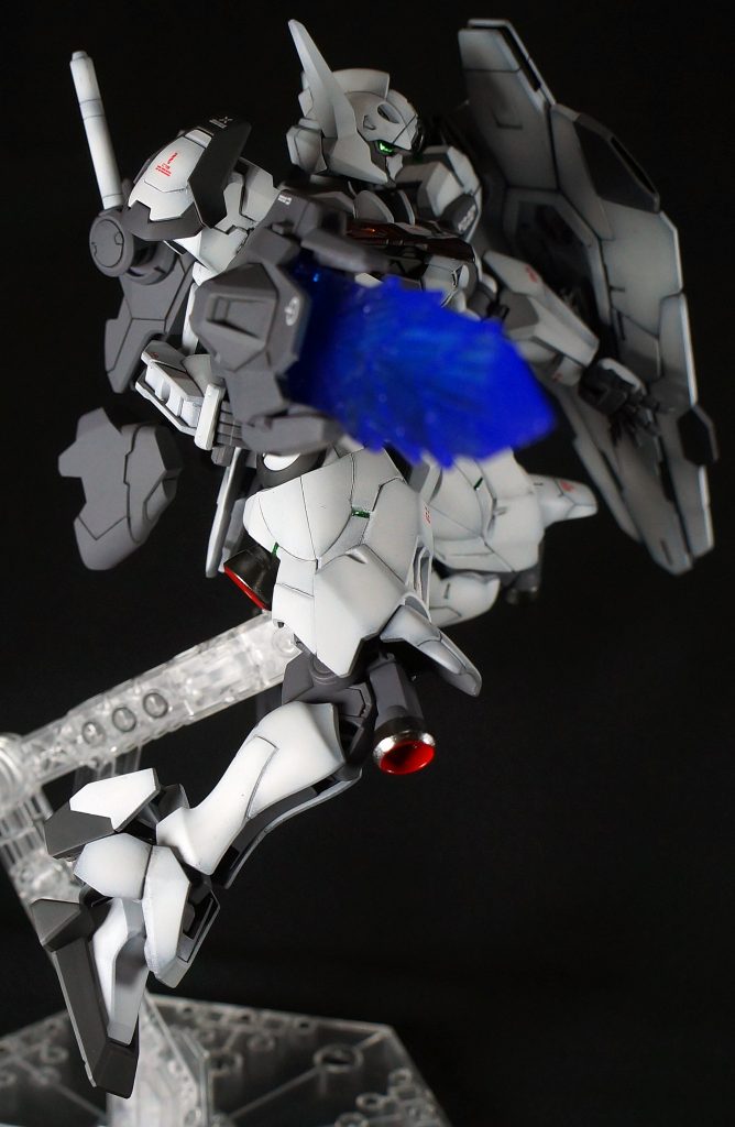 悪くはないですが、もう少し明るい差し色があってもよかったと反省してます。脚部バーニアの赤だけ目立ちます。