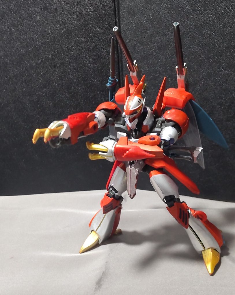 ・ワイヤークローワイヤー伸ばして攻撃という事は出来ませんが、爪自体は可動するので引っ掻き攻撃を再現することはできます。原作でもこの爪による一撃が大きかった場面が見受けられました。