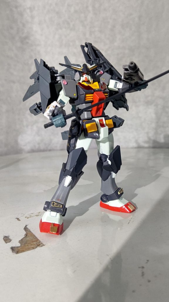 肩の装甲は多少動かせて可動域を狭めないよう工夫してみました。ボールデンアームのジョイントマジ優秀。30MMのパーツも拡張に使いやすいですね。