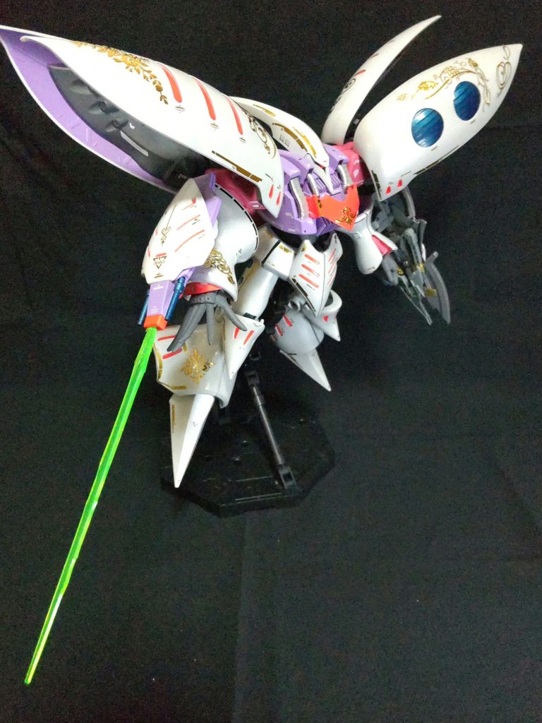 ビームガンは、複合兵装ということでビームサーベルとしても使用できます。