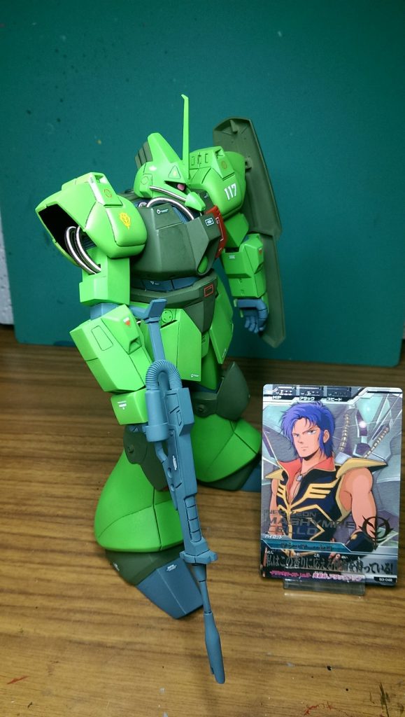 ミデァムブルー一色のビームライフルが旧キットっぽくて気に入ってます。