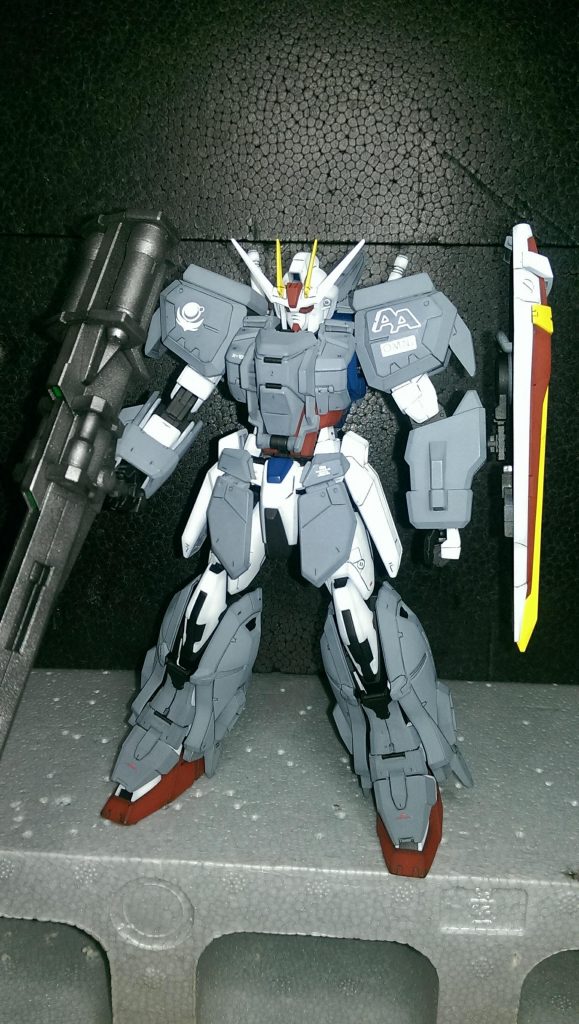 肩のミサイルポッドは無しです。