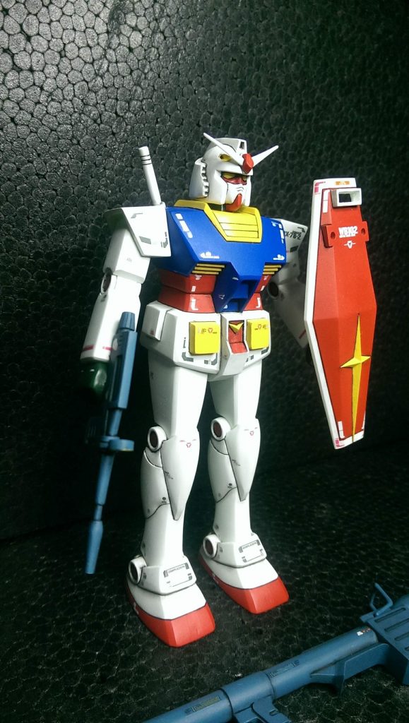 あの頃は(約40年前)何の知識も無かった。色々試した、ランナーから切り取る前に筆で塗って組み立てた。 