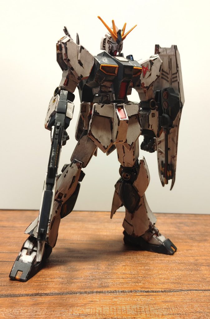 色々やってみたくてウェザリングやらチッピングやら筆やらガンダムマーカーやら色々塗装したらこんな感じになりました😊