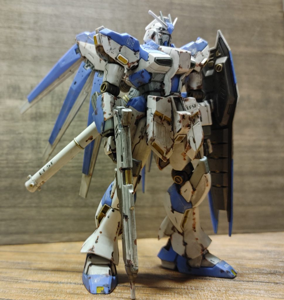 このなんとも言えない機体の重厚感がHGなのに凄いなぁと思います🎵😄