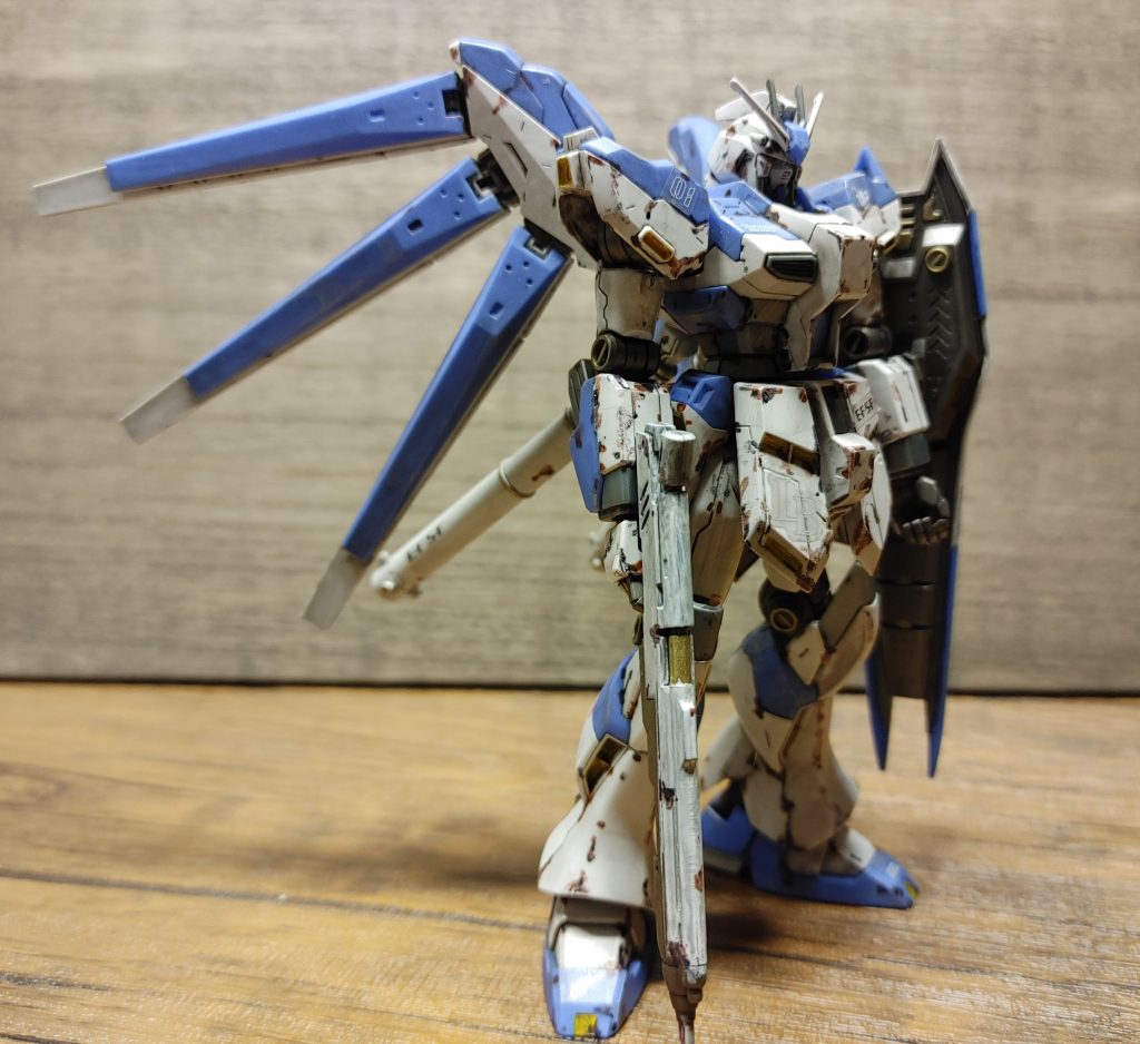 今回もウェザリングやらガンダムマーカーやらで塗装しました機体がカッチョいいので、塗装が下手でも見栄えが良いから助かります😅