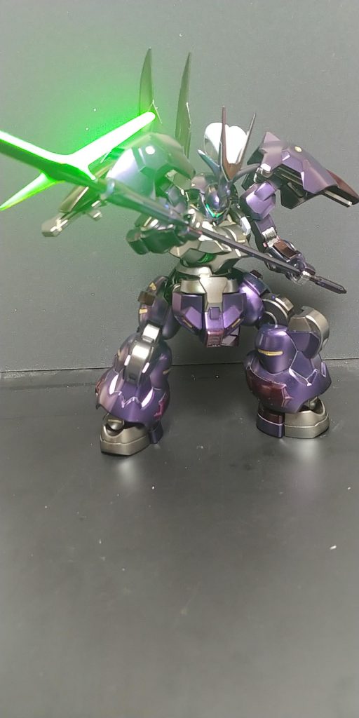 箱絵に近いポーズツインアイはビコーンシステム搭載