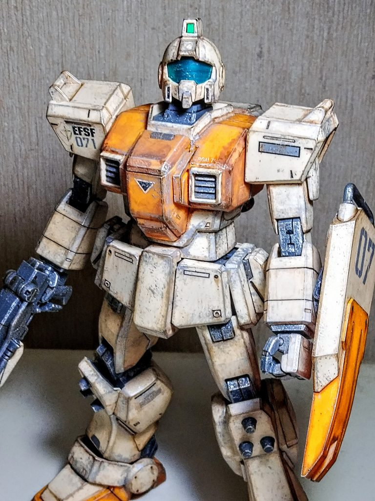 MSは見上げてナンボと撮影してきましたが、この機体は見上げるポーズが様になりますね。素朴なのに力強く、スタイリッシュ。カラーリングも渋い。ずっと見ていられます。 今回もご覧いただき、ありがとうございました。