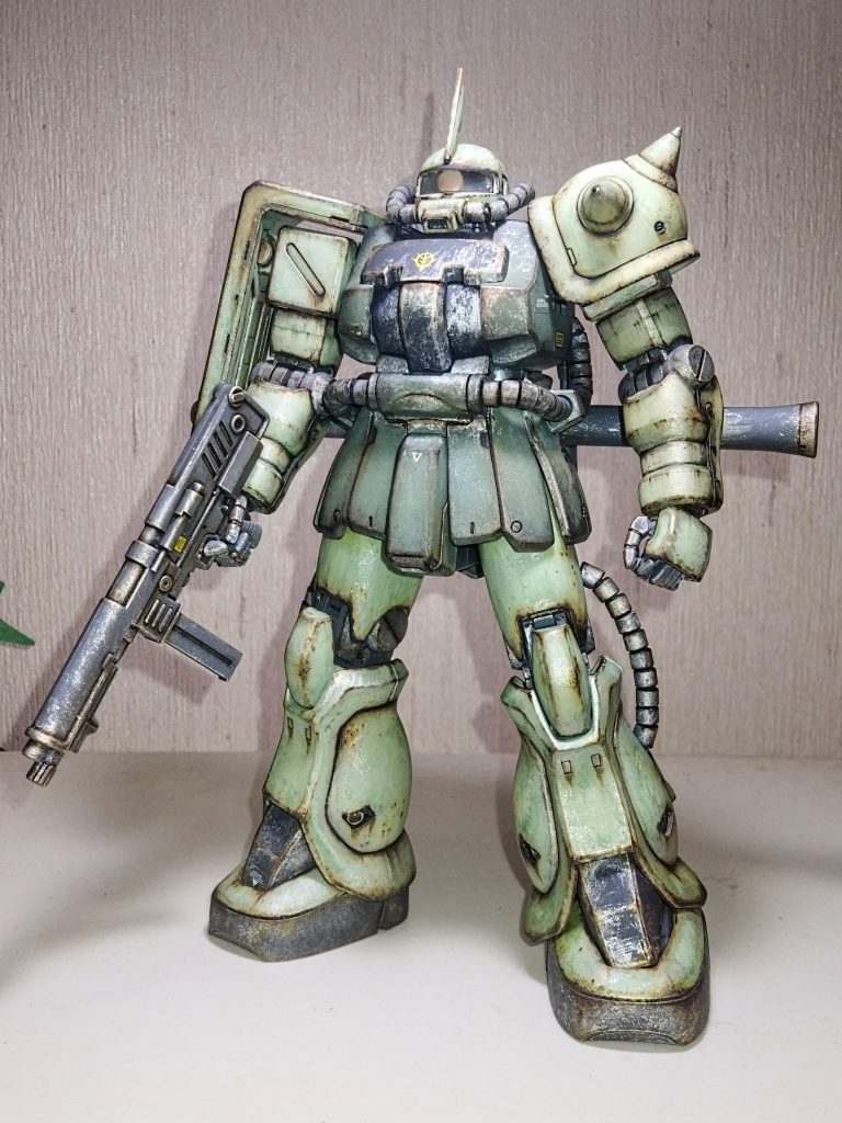 一枚目と同じですが、全体像をアップ。武装などもガシガシとドライブラシを施し、満足して終了。今後のためにザク様には徹底的に錆てもらいました。