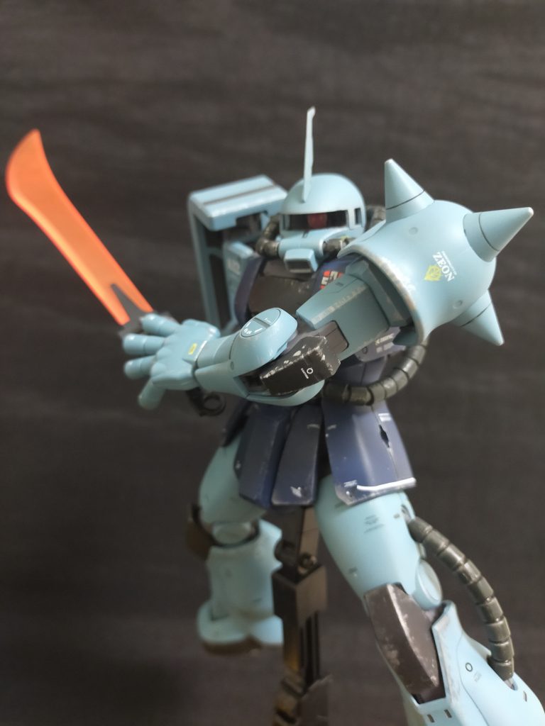 グフの特徴でもあるフィンガーバルカンを移植することで、ランバ・ラル搭乗機としての存在感を出しました。