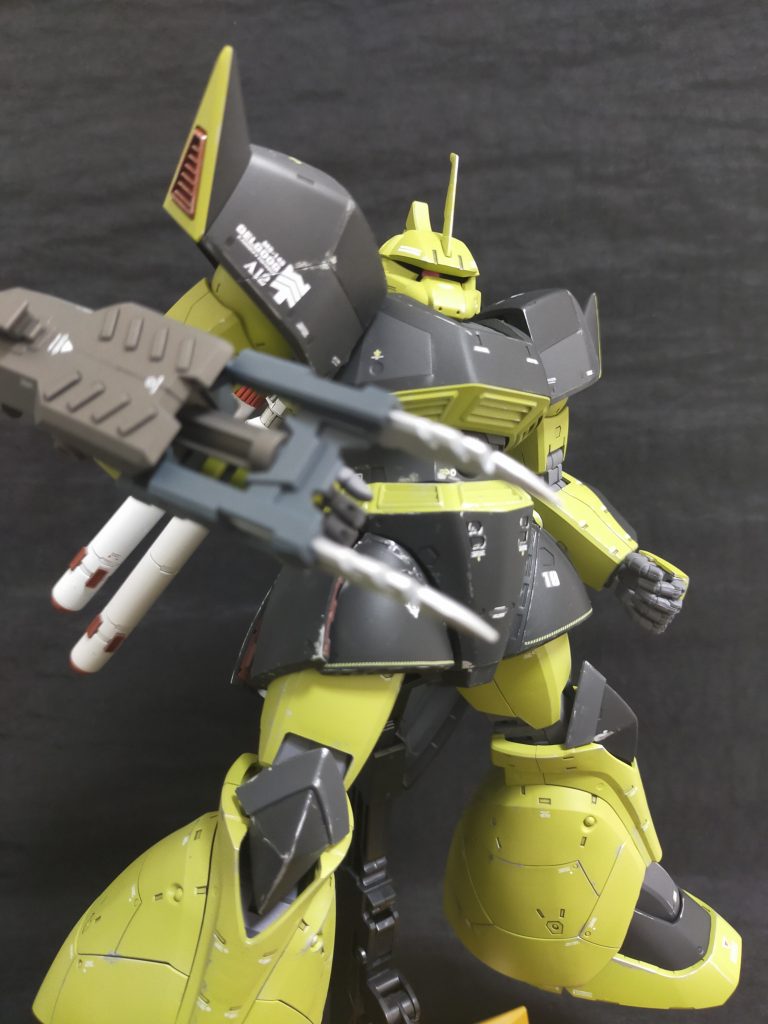 近接武器は、腕の横に着いている黒いパーツとの交換式です。