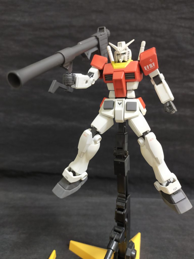 ガンダム(テスト機イメージカラー)この機体は、主に機動性と主兵装となるハイパーバズーカの運用テストを兼ねて開発された機体である。